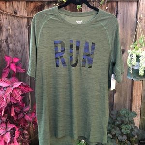 Old Navy! BRAND NEW! Men’s active GO-DRY tee.